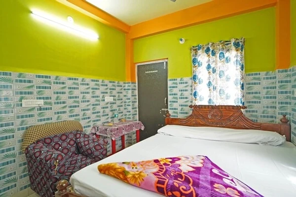 hotel in jatragachi, kolkata for family - gouranga guest house