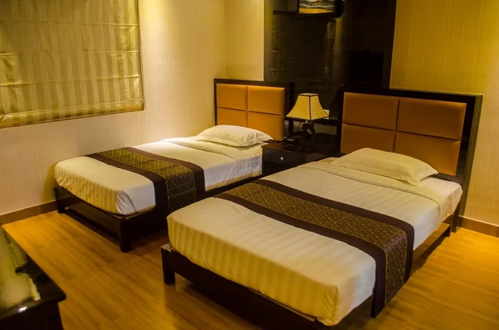 cheap hotels in hotel comfotel kolkata