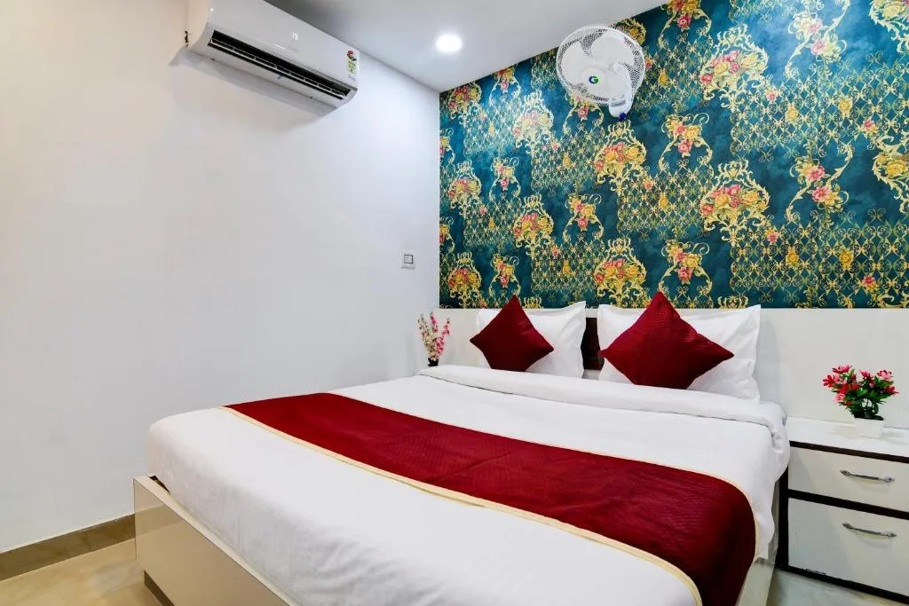 best hotels for unmarried couples in hotel dream star kolkata
