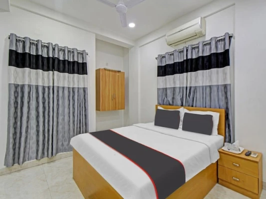 hotel with banquet hall in ballygunge, kolkata - hotel hazra inn