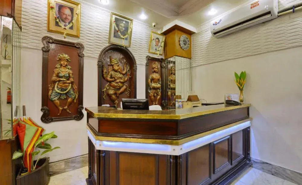 hotel with party hall in grant street, kolkata - hotel heera