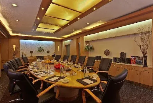 luxury hotels in hotel hindusthan international kolkata