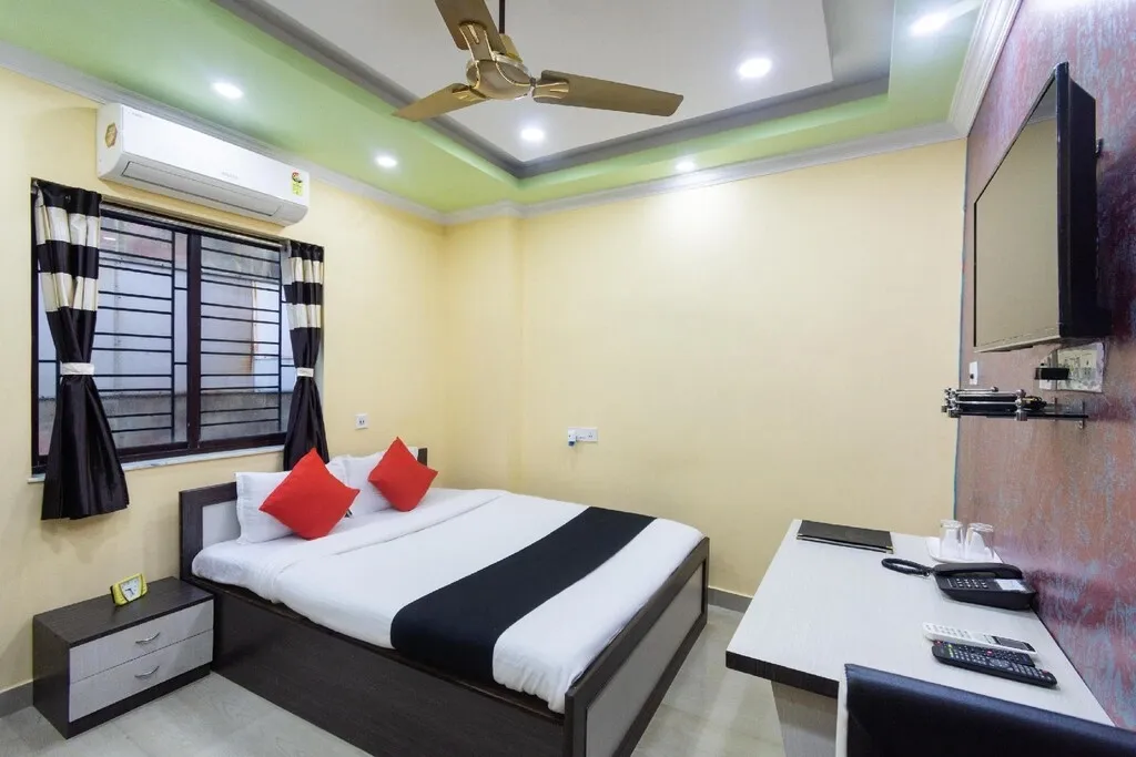 hotel with gym in anandpur, kolkata - hotel holiday comfort