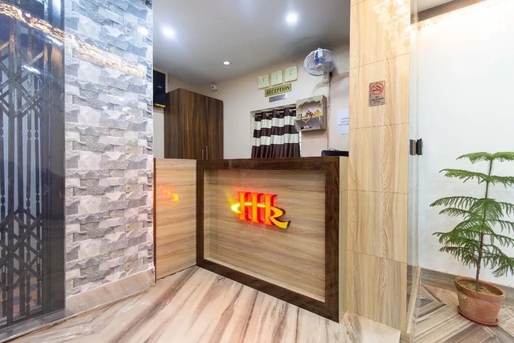 hotel with swimming pool in anandpur, kolkata - hotel holiday comfort