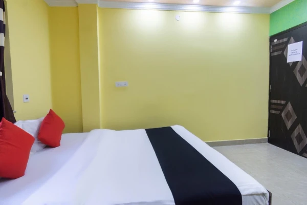 family hotel with pool in anandpur, kolkata - hotel holiday comfort