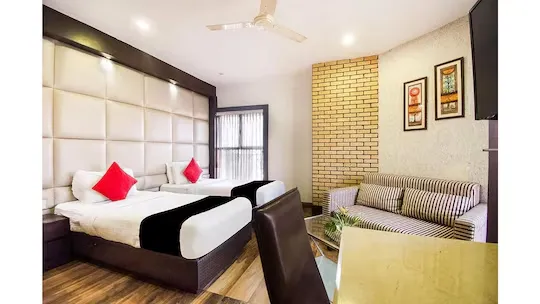 family hotel with pool in elgin, kolkata - hotel ivory inn