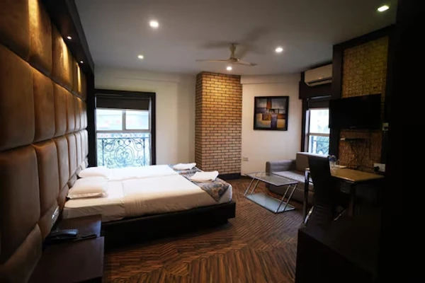 hotel with swimming pool in elgin, kolkata - hotel ivory inn