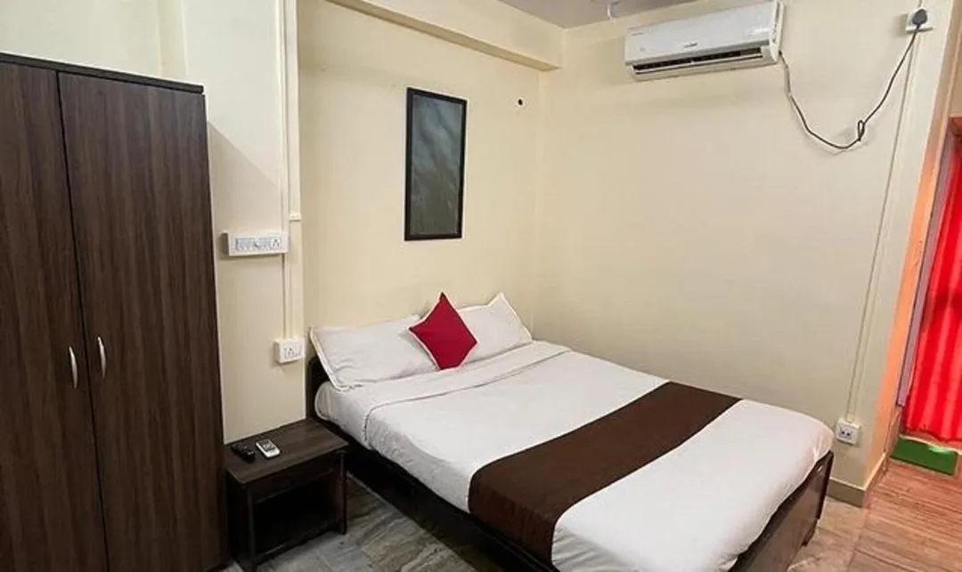 budget hotels in hotel kolstay inn gairahat kolkata