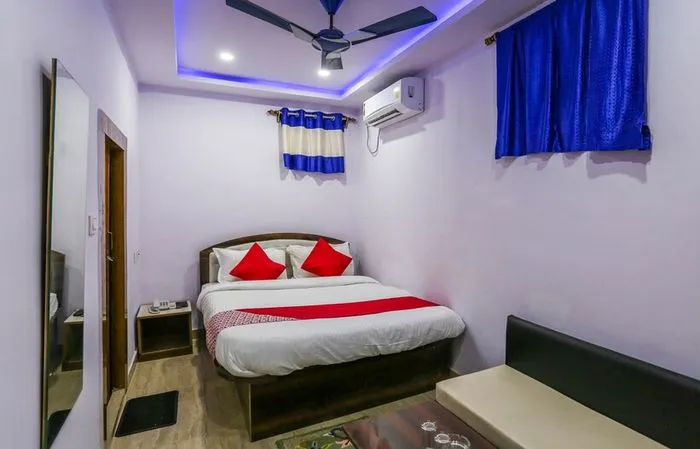 hotel with swimming pool in kaikhali, kolkata - hotel red velvet classic