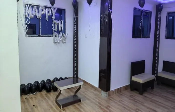 best hourly hotel in hotel red velvet siddhivinayak kolkata