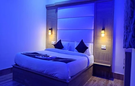 hotel room booking in newtown, kolkata - hotel red velvet siddhivinayak
