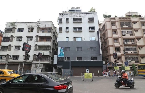 hotel with free parking in alipore, kolkata - hotel saini inn