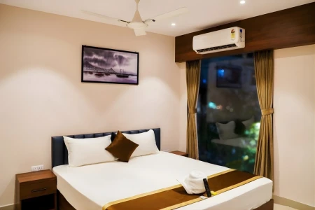 hotel with bar in newtown, kolkata - hotel silverstone villa
