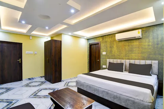 group holiday hotels in hotel the crown kolkata