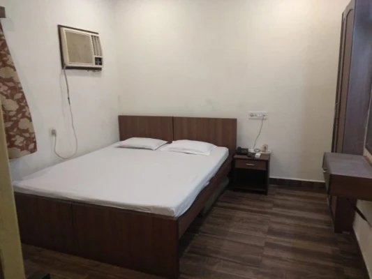 hotel with free parking in kalighat, kolkata - hotel venkateshwara
