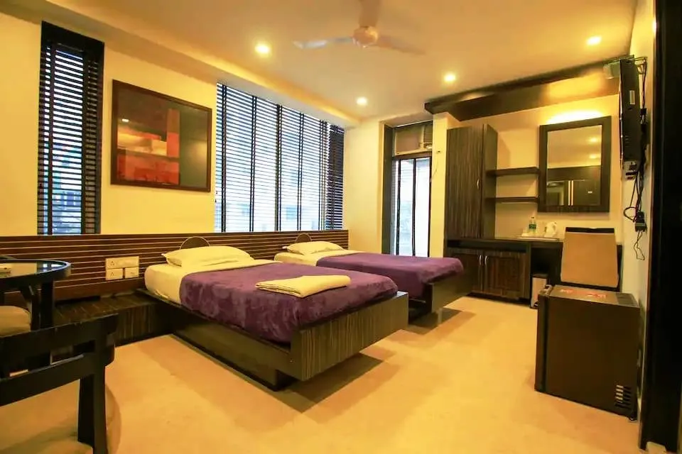 best luxury hotels in hotel victerrace regency kolkata