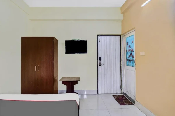 Hotel with party hall in mukundapur, kolkata - kabita guest house