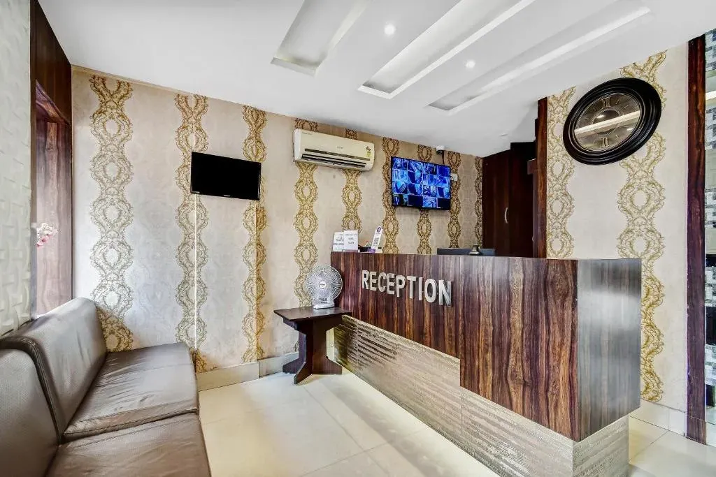 jacuzzi hotel in mukundapur, kolkata - kabita guest house