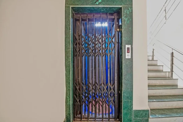 Hotel with swimming pool in mukundapur, kolkata - kabita guest house