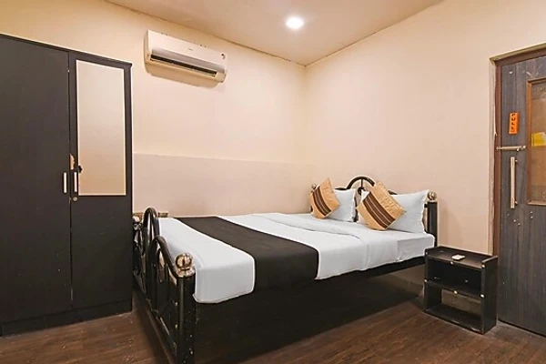 tourist hotels in lucky homes kolkata