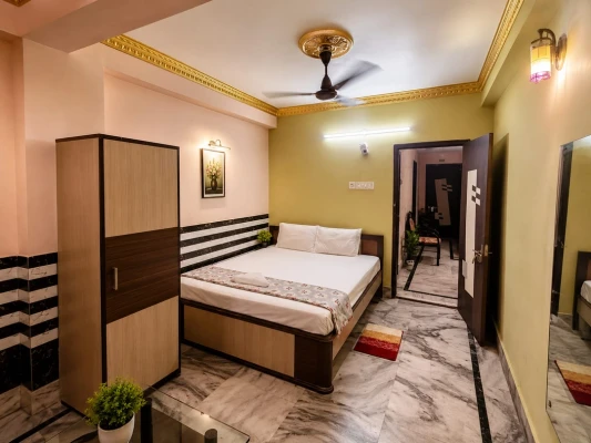 group holiday hotels in metro stay kolkata