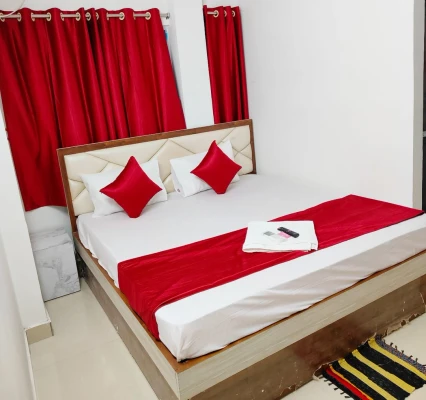 hotel with party hall in vip nagar, kolkata - om shanti guest house