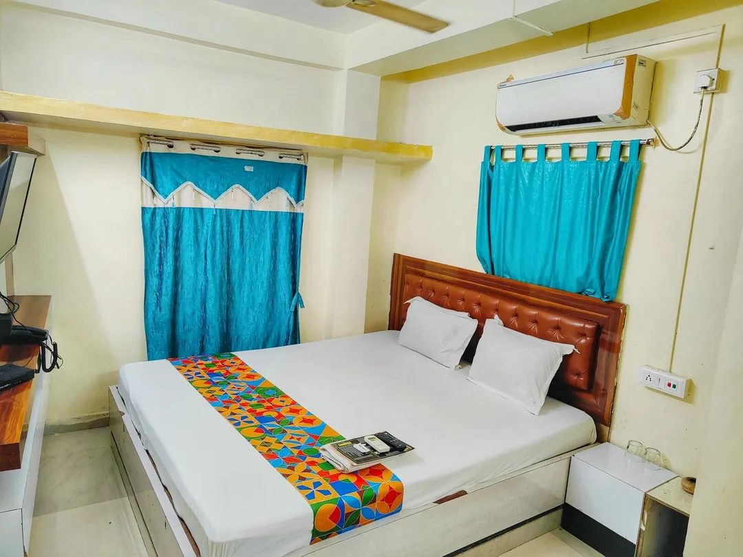 best luxury hotels in om shanti guesthouse kolkata