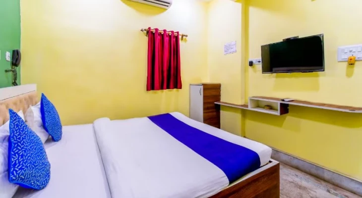 hotel with gym in vip road, kolkata - pallyshree guest house