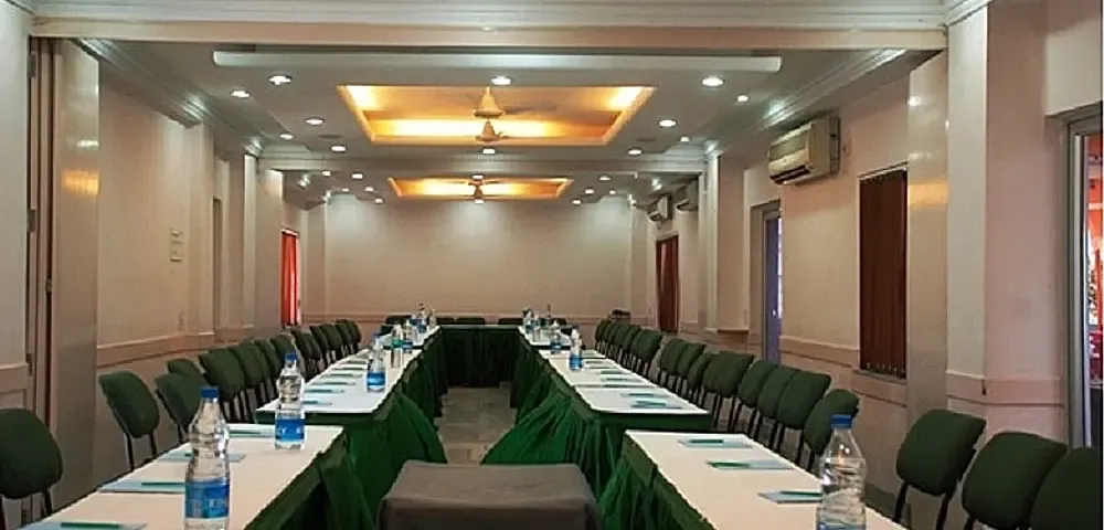 hotel near kolkata railway station - park palace hotel