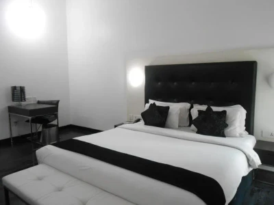 hotel with free parking in salt lake, kolkata - sapphire comforts
