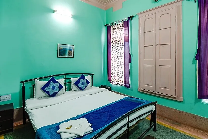 jacuzzi hotel in shyam bazar, kolkata - shovashray guest house