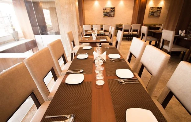 best hotel in the maureen kolkata