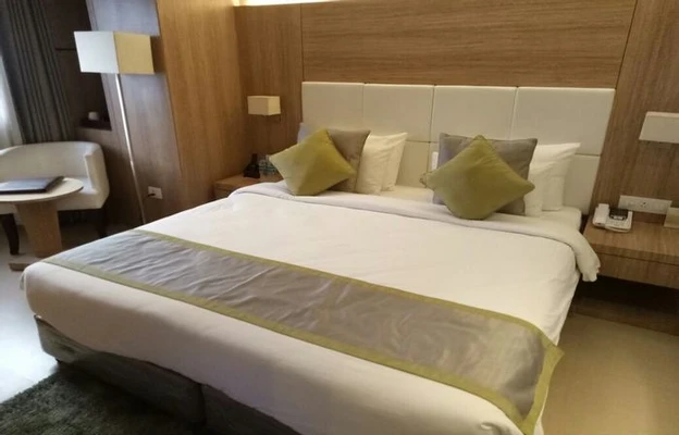 couple friendly hotels in the maureen kolkata