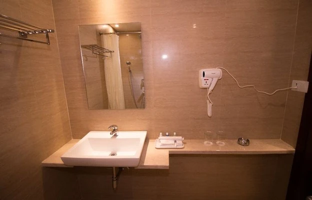 hotels for couple in the maureen kolkata