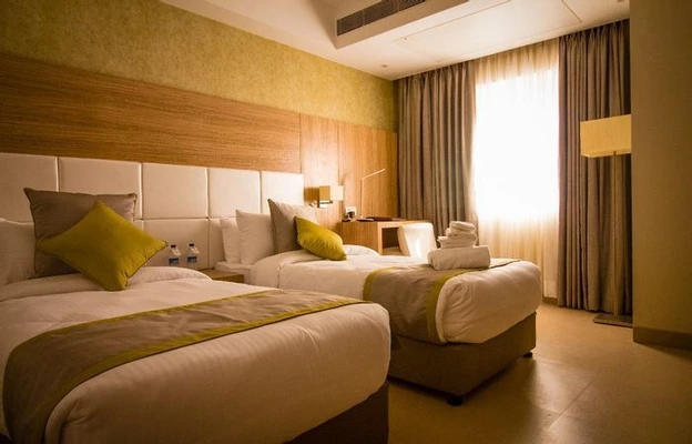 hotels for unmarried couples in the maureen kolkata