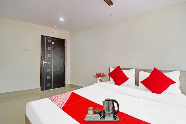 hotel with banquet hall in beleghata, kolkata - vhyom sky palace