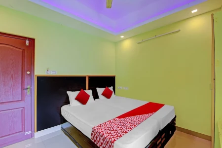 Hotel with bar in nadakkave, kozhikode - naval tower