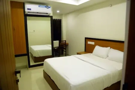 Hotel with party hall in puthiyara, kozhikode - palm residency