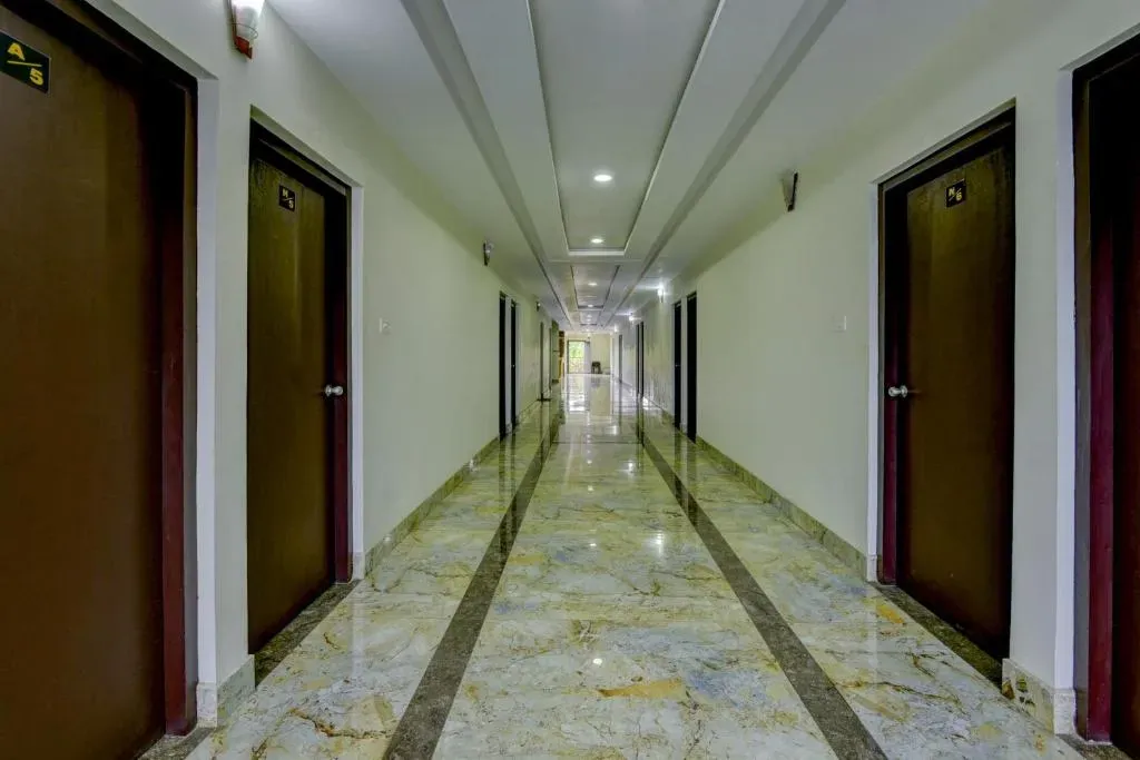 budget Hotel in edakkara, kozhikode - royal tower