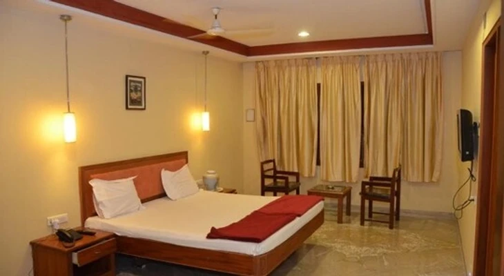 hotel with meeting room in valayapettai, kumbakonam - hotel rayas annexe 1