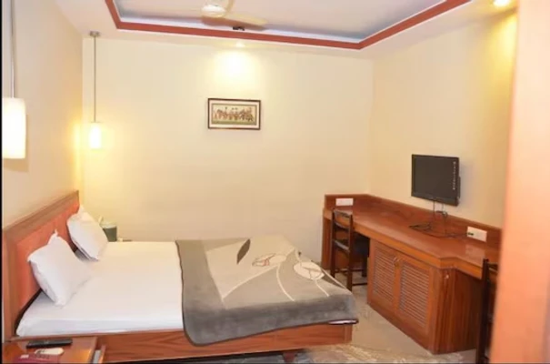 hotel with party hall in valayapettai, kumbakonam - hotel rayas annexe 1