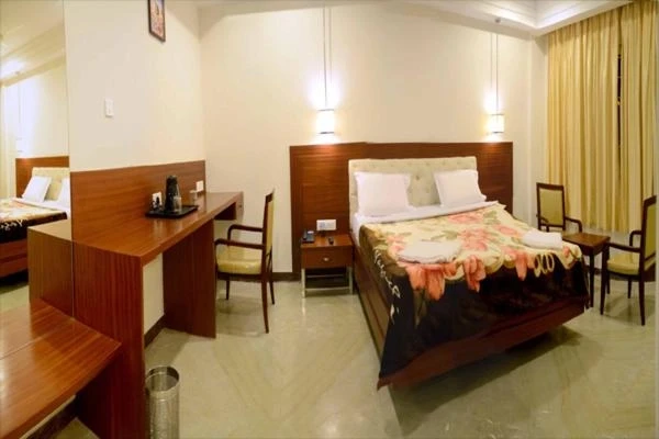 hotel with meeting room in valayapettai, kumbakonam - hotel raya's