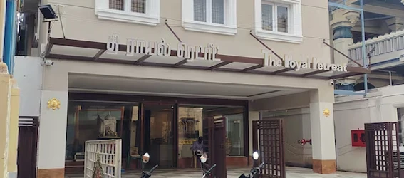 family hotel with pool in thiruvisanallur, kumbakonam - the royal retreat