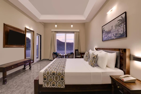 hotel with free parking in kelwara, kumbhalgarh - lemon tree resort kumbhalgarh