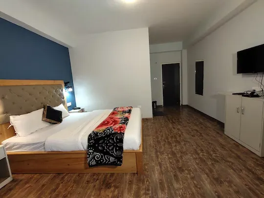 hotel with party hall in katao road, lachung - jaingroup lachung eyes