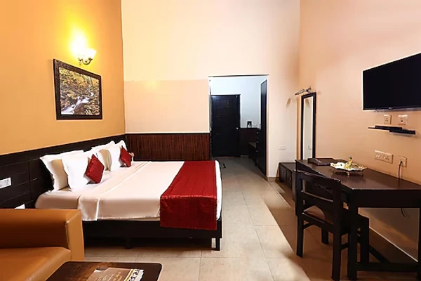 hotel near lansdowne railway station - ecko kasang regency hill resort