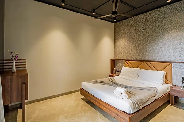 hotel room booking in valvan, lonavala - alaya stays serenia lonavala 3 bhk with pool lonavala