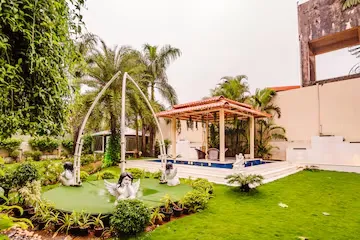 hotel with free parking in valvan, lonavala - elivaas moonstone meadows 1 suite room with shared pool