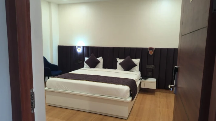 hotel with swimming pool in kanpur road, lucknow - hotel aashirwaad