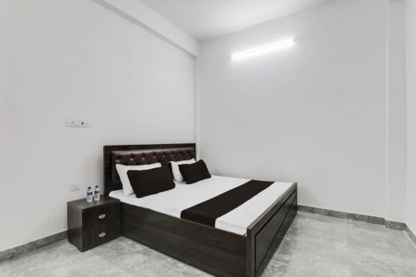 hotel with free parking in 60 feet road, lucknow - hotel chitransh inn